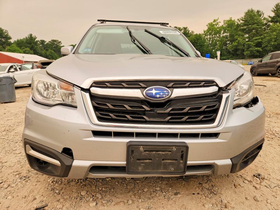 60899596 :رقم المزاد ، JF2SJAEC8HH455675 vin ، 2017 Subaru Forester مزاد بيع