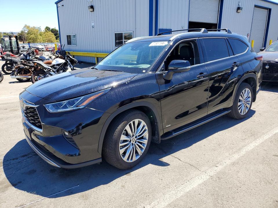 Продажа на аукционе авто 2025 Toyota Highlander Hybrid, vin: 5TDEBRCHXSS649164, номер лота: 61807396