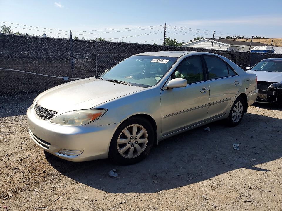 60851676 :رقم المزاد ، 4T1BF30K42U010578 vin ، 2002 Toyota Camry مزاد بيع