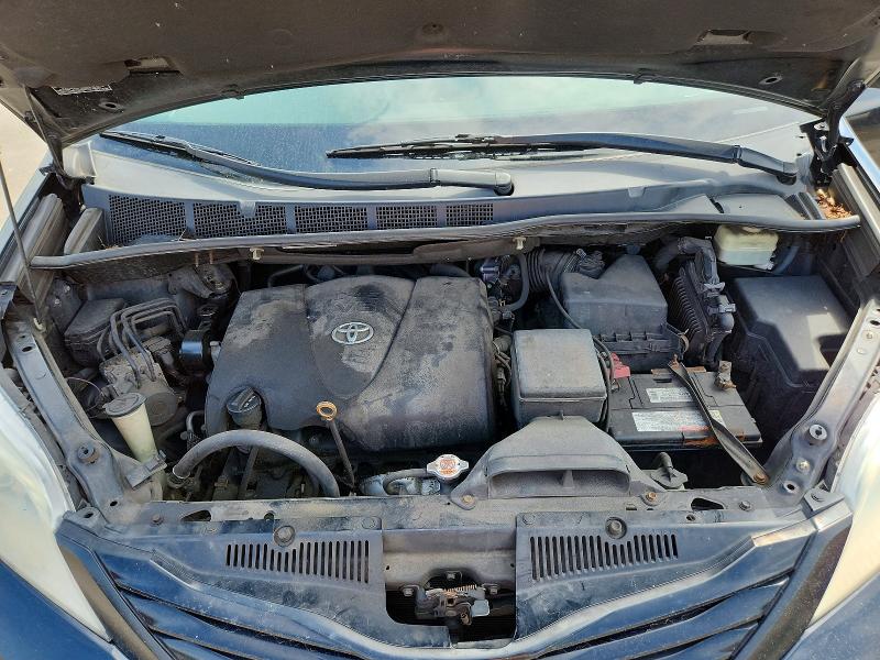 60670576 :رقم المزاد ، 5TDZZ3DC7HS836738 vin ، 2017 Toyota Sienna مزاد بيع