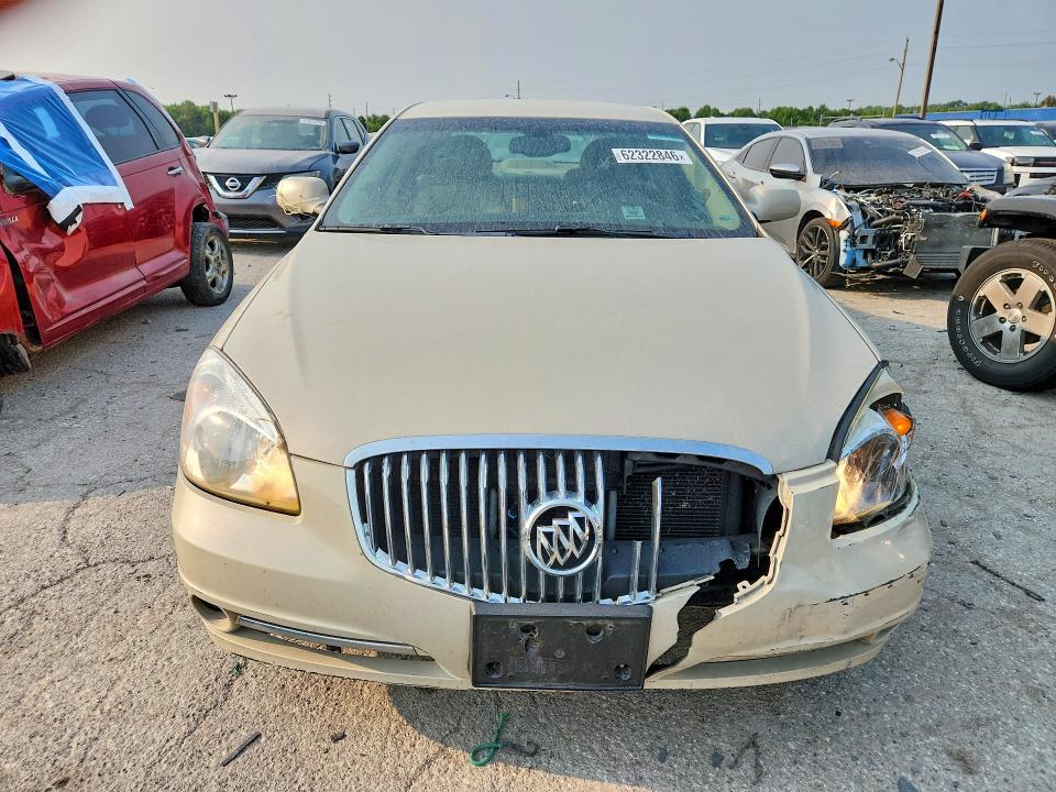 62322846 :رقم المزاد ، 1G4HC5EM1BU145929 vin ، 2011 Buick Lucerne مزاد بيع