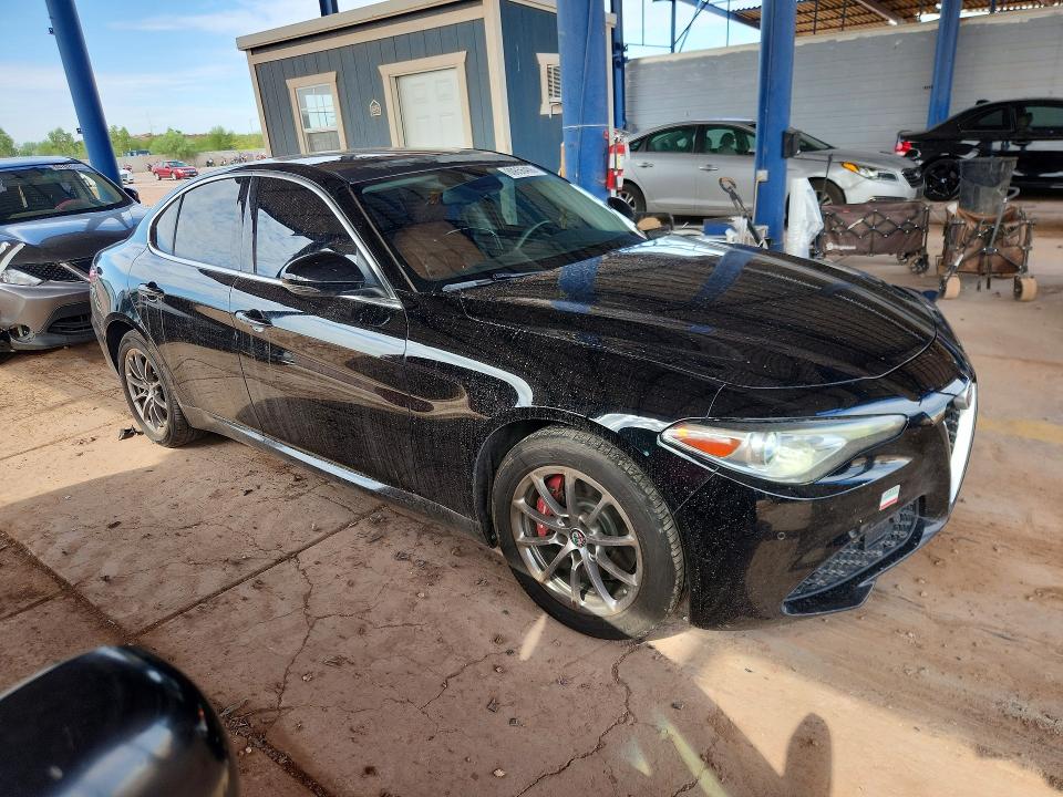 60656406 :رقم المزاد ، ZARFAEDN2J7570817 vin ، 2018 Alfa Romeo Giulia مزاد بيع