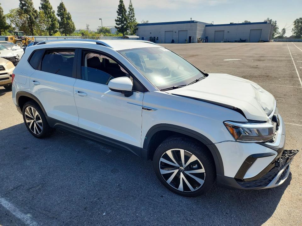 2022 Volkswagen Taos მანქანა იყიდება აუქციონზე, vin: 3VVRX7B27NM021217, აუქციონის ნომერი: 61625676