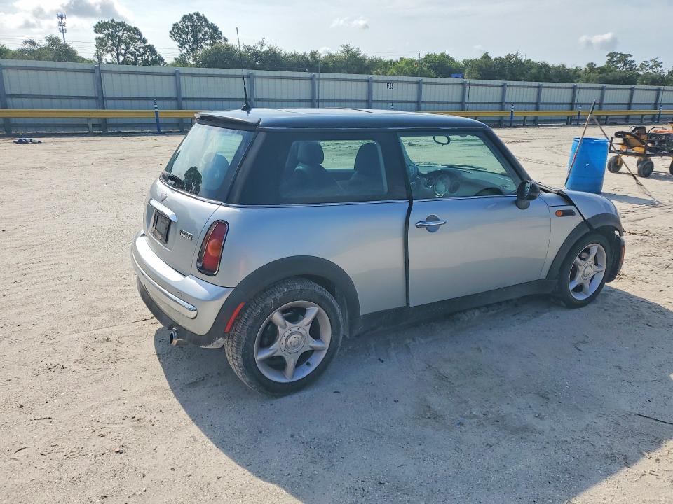 63128886 :رقم المزاد ، WMWRC334X2TC37790 vin ، 2002 Mini Cooper مزاد بيع