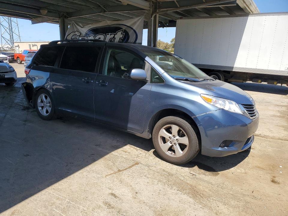 2015 Toyota Sienna მანქანა იყიდება აუქციონზე, vin: 5TDKK3DC2FS615115, აუქციონის ნომერი: 60850586