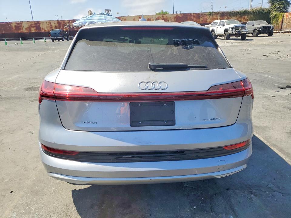 60802876 :رقم المزاد ، WA1AAAGEXNB031240 vin ، 2022 Audi E-tron مزاد بيع