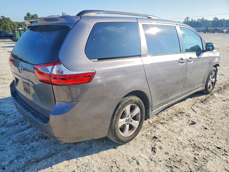 61120406 :رقم المزاد ، 5TDKZ3DCXJS953253 vin ، 2018 Toyota Sienna مزاد بيع