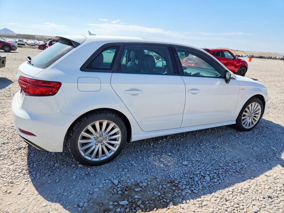 62034956 :رقم المزاد ، WAUUPBFF0HA044717 vin ، 2017 Audi A3 مزاد بيع