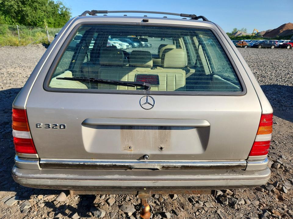 61929746 :رقم المزاد ، WDBEA92E4SF319352 vin ، 1995 Mercedes-benz E مزاد بيع