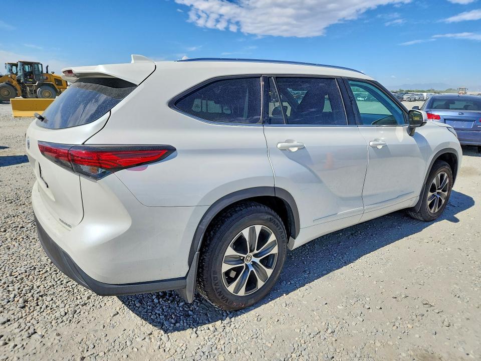 60134166 :رقم المزاد ، 5TDHZRBHXMS538014 vin ، 2021 Toyota Highlander مزاد بيع