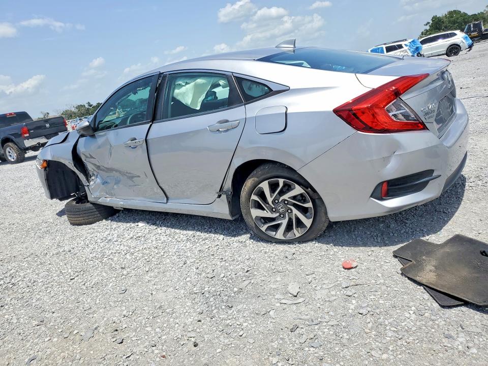 60717496 :رقم المزاد ، 19XFC2F73HE002815 vin ، 2017 Honda Civic مزاد بيع