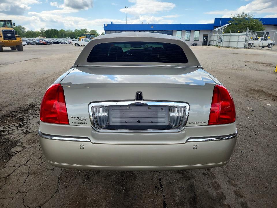 Продажа на аукционе авто 2004 Lincoln Town Car, vin: 1LNHM83W24Y665958, номер лота: 63156316