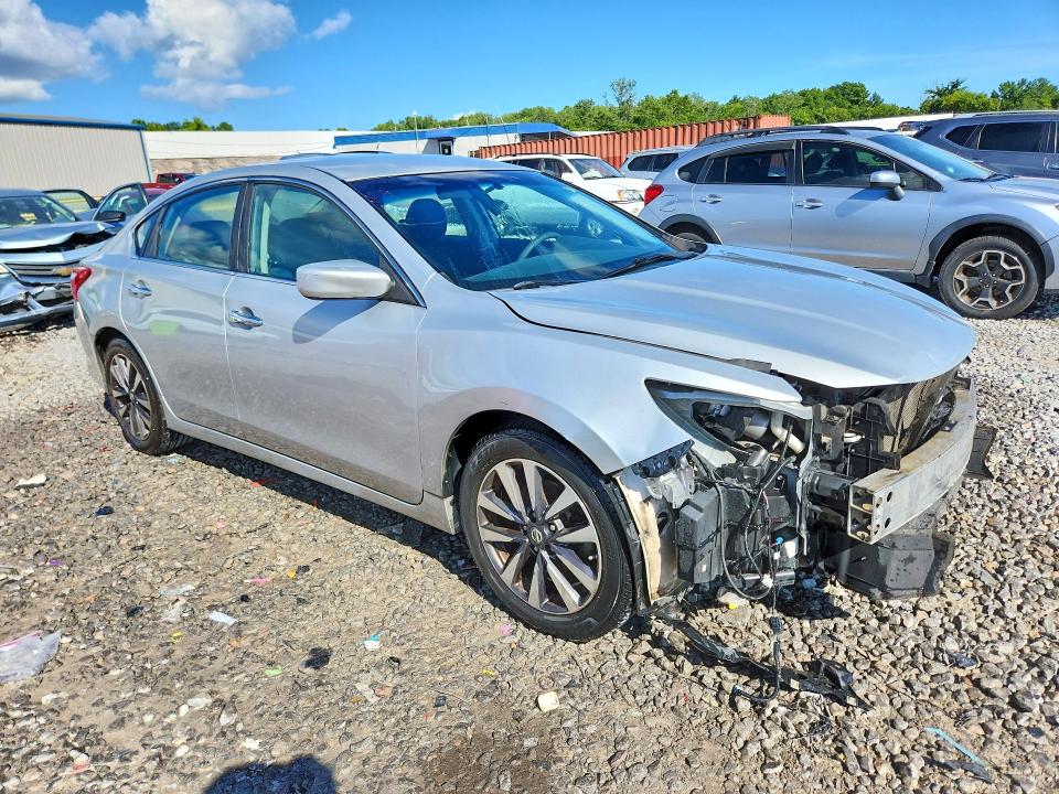 Auction sale of the 2017 Nissan Altima, vin: 1N4AL3AP5HC217875, lot number: 61901676