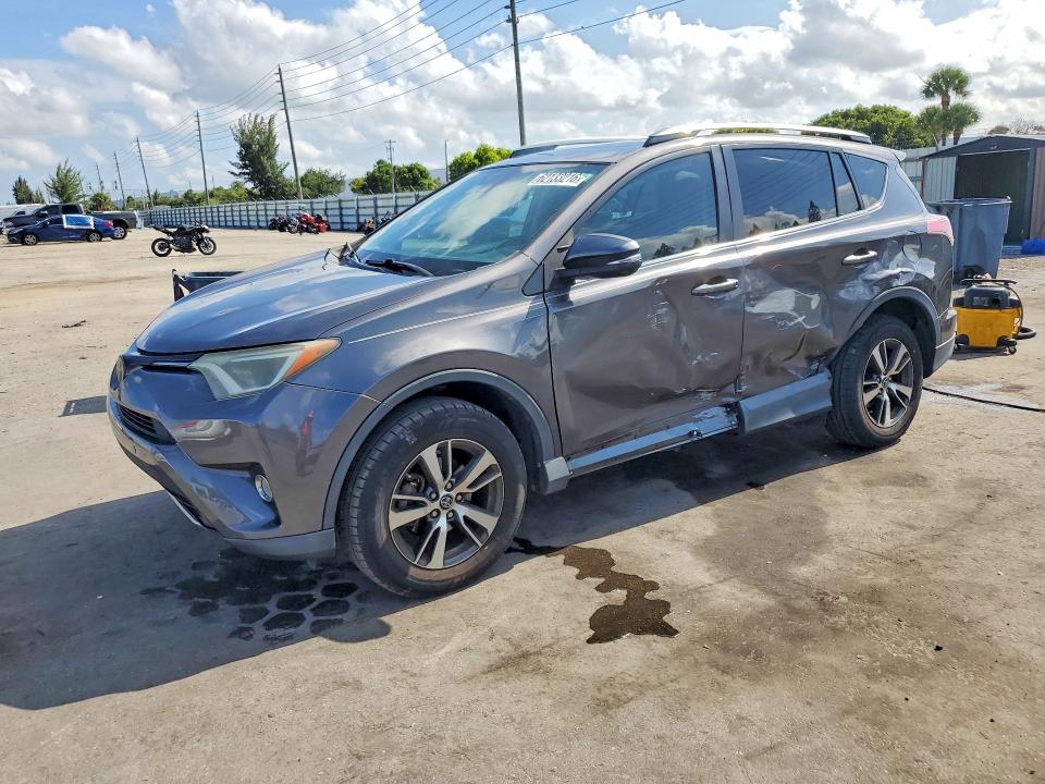 62133216 :رقم المزاد ، 2T3RFREV3JW749869 vin ، 2018 Toyota Rav4 مزاد بيع