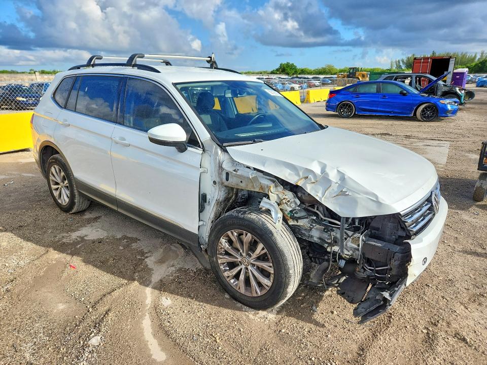 62126376 :رقم المزاد ، 3VV3B7AXXJM171818 vin ، 2018 Volkswagen Tiguan مزاد بيع