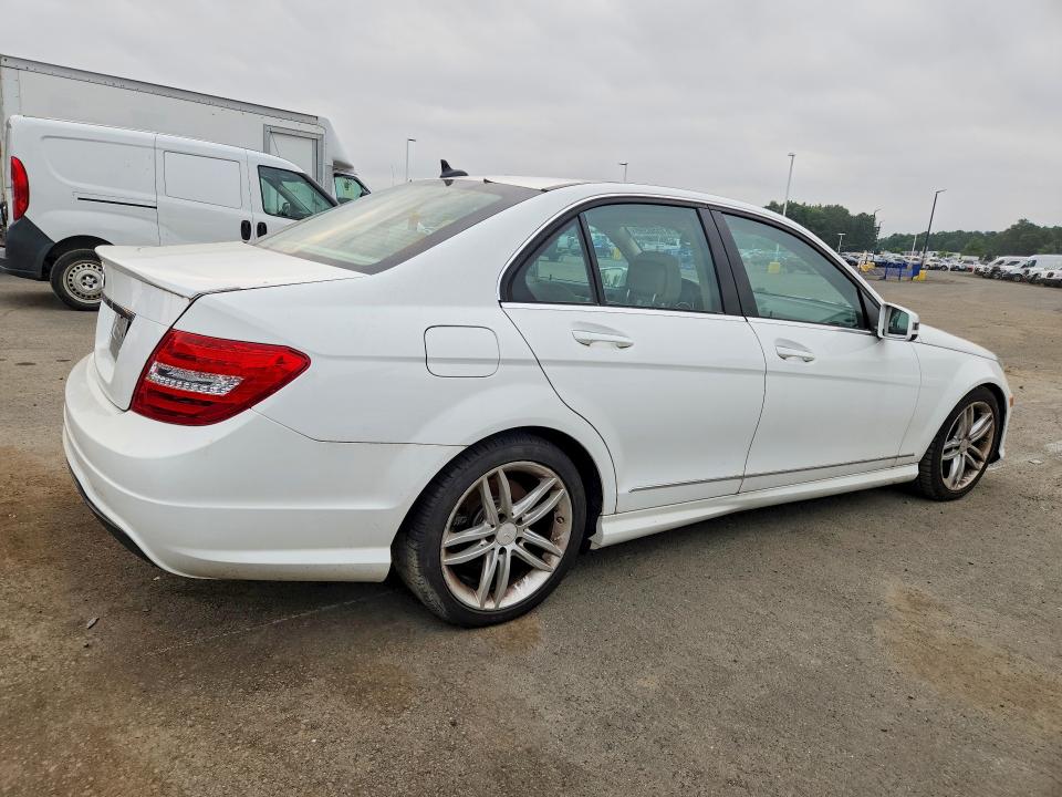 61550396 :رقم المزاد ، WDDGF4HB8DR271566 vin ، 2013 Mercedes-benz C مزاد بيع