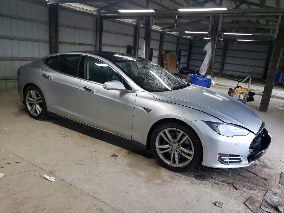 61877266 :رقم المزاد ، 5YJSA1H24FFP79091 vin ، 2015 Tesla Model S مزاد بيع