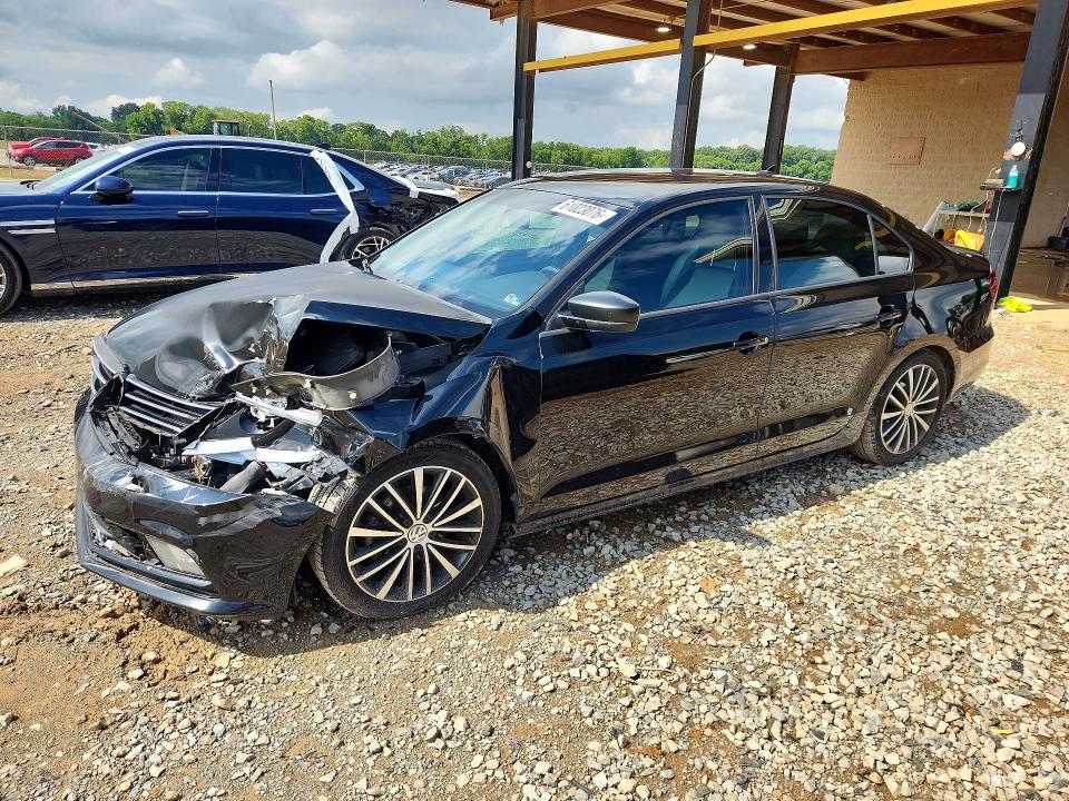 61023076 :رقم المزاد ، 3VWB17AJ0GM384386 vin ، 2016 Volkswagen Jetta مزاد بيع