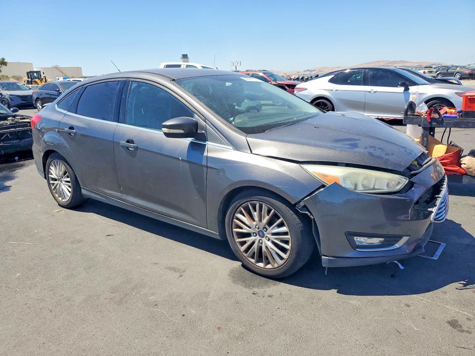 60587756 :رقم المزاد ، 1FADP3J26FL275688 vin ، 2015 Ford Focus مزاد بيع