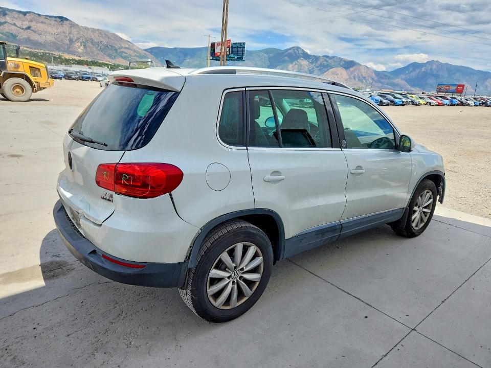 59859496 :رقم المزاد ، WVGSV7AX8HW500250 vin ، 2017 Volkswagen Tiguan مزاد بيع