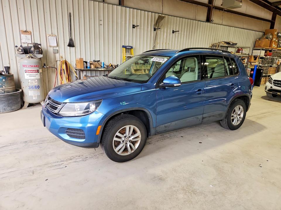 61973376 :رقم المزاد ، WVGBV7AX2HW501040 vin ، 2017 Volkswagen Tiguan مزاد بيع