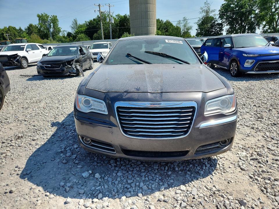 2013 Chrysler 300 მანქანა იყიდება აუქციონზე, vin: 2C3CCAKT5DH733054, აუქციონის ნომერი: 61112246