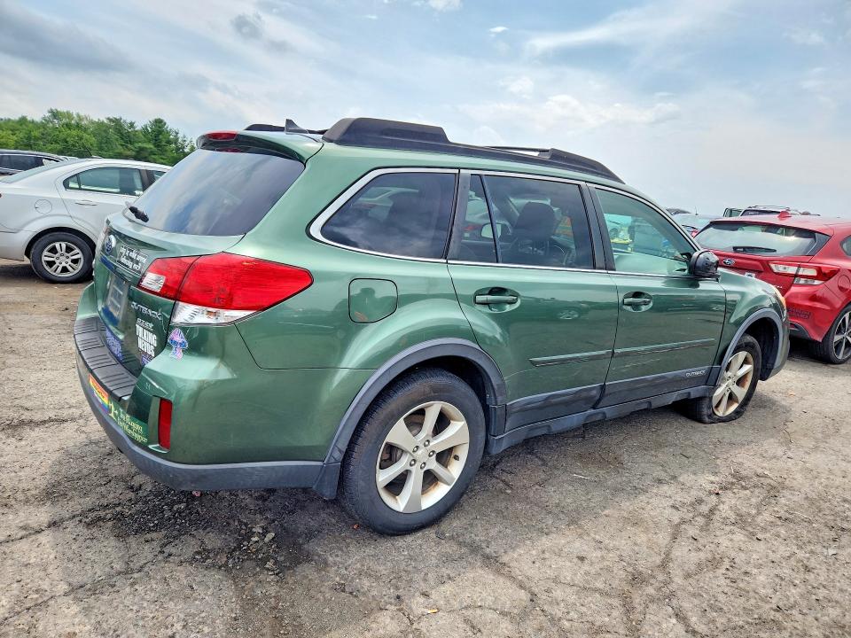 62148826 :رقم المزاد ، 4S4BRBKC4E3310025 vin ، 2014 Subaru Outback مزاد بيع
