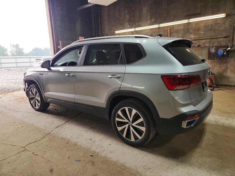 61284056 :رقم المزاد ، 3VVWX7B25NM041095 vin ، 2022 Volkswagen Taos مزاد بيع