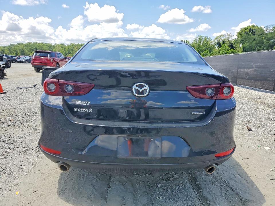 61721156 :رقم المزاد ، JM1BPAA77N1508134 vin ، 2022 Mazda 3 مزاد بيع