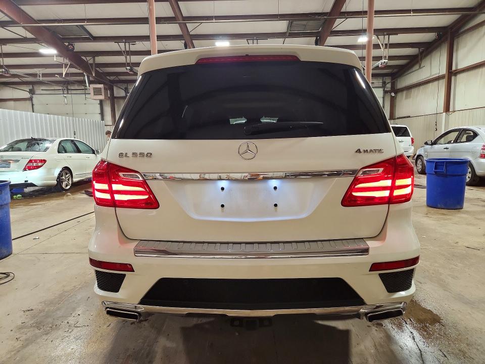 61887666 :رقم المزاد ، 4JGDF7DE1FA465089 vin ، 2015 Mercedes-benz Gl مزاد بيع