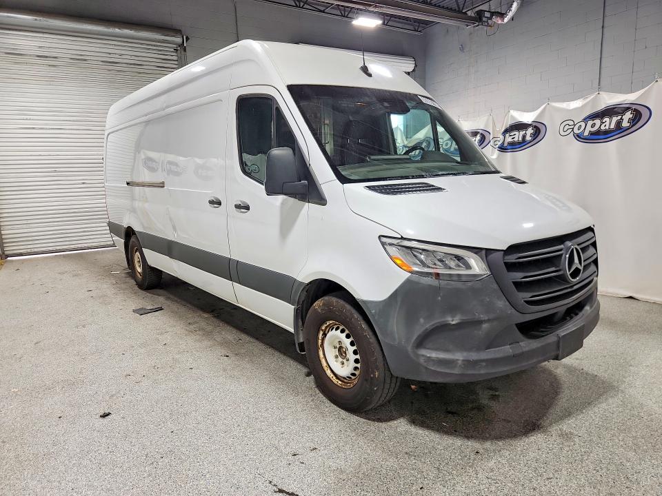 59300726 :رقم المزاد ، W1Y4DCHY1MT066848 vin ، 2021 Mercedes-benz Sprinter مزاد بيع