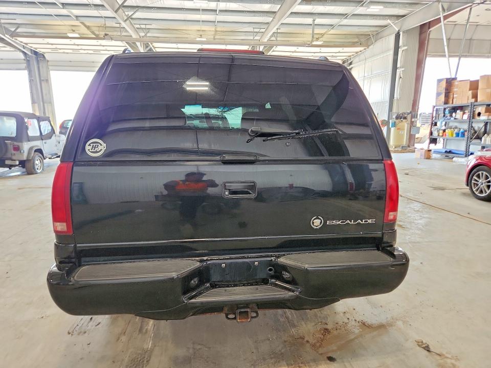 2000 Cadillac Escalade მანქანა იყიდება აუქციონზე, vin: 1GYEK63R8YR207931, აუქციონის ნომერი: 59744446