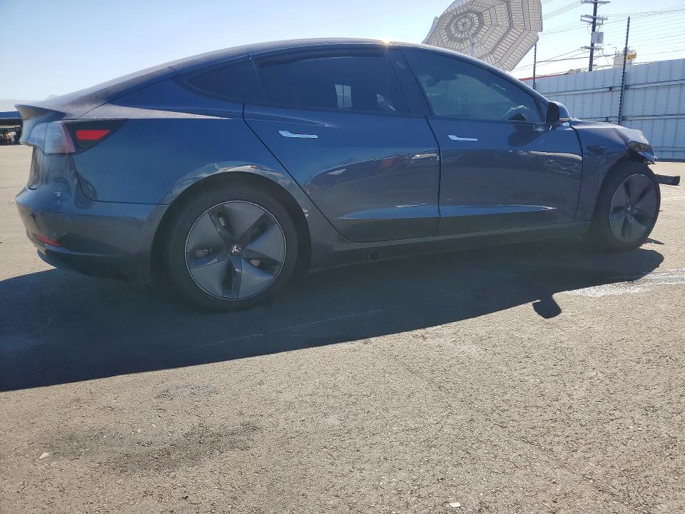 62950656 :رقم المزاد ، 5YJ3E1EA0JF014182 vin ، 2018 Tesla Model 3 مزاد بيع