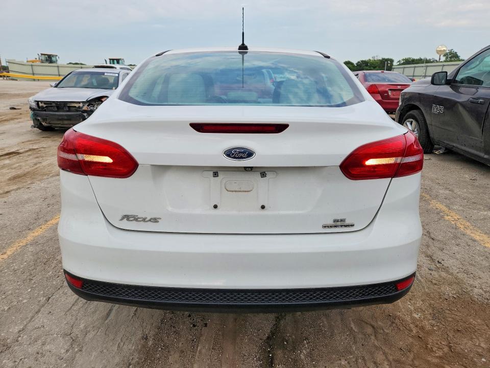 Продажа на аукционе авто 2015 Ford Focus, vin: 1FADP3F26FL329984, номер лота: 60381486