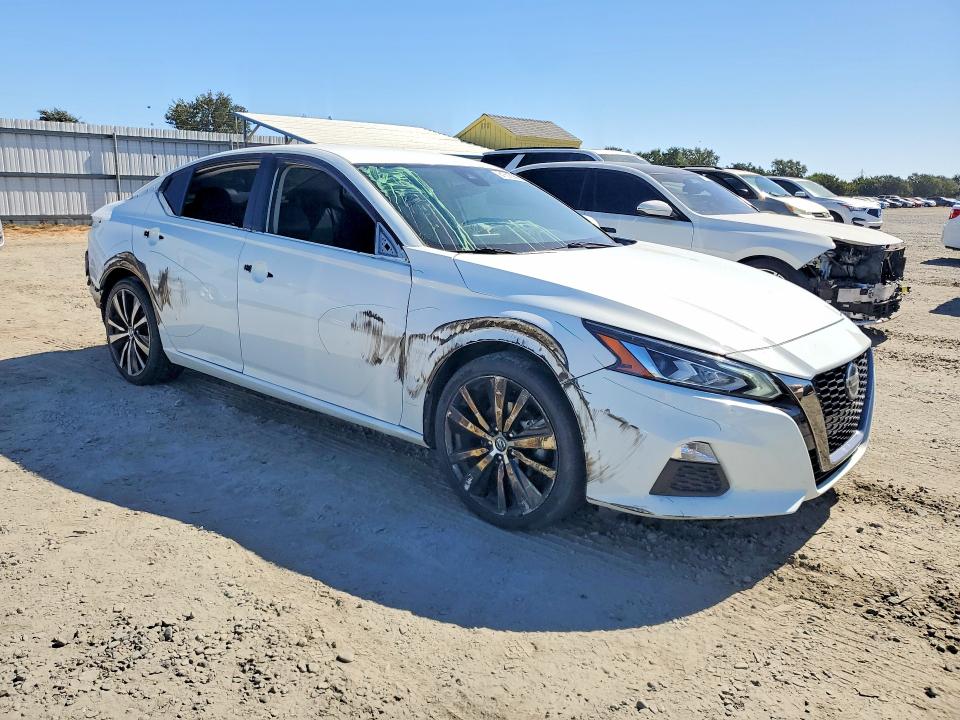 61610996 :رقم المزاد ، 1N4BL4CV6MN359690 vin ، 2021 Nissan Altima مزاد بيع