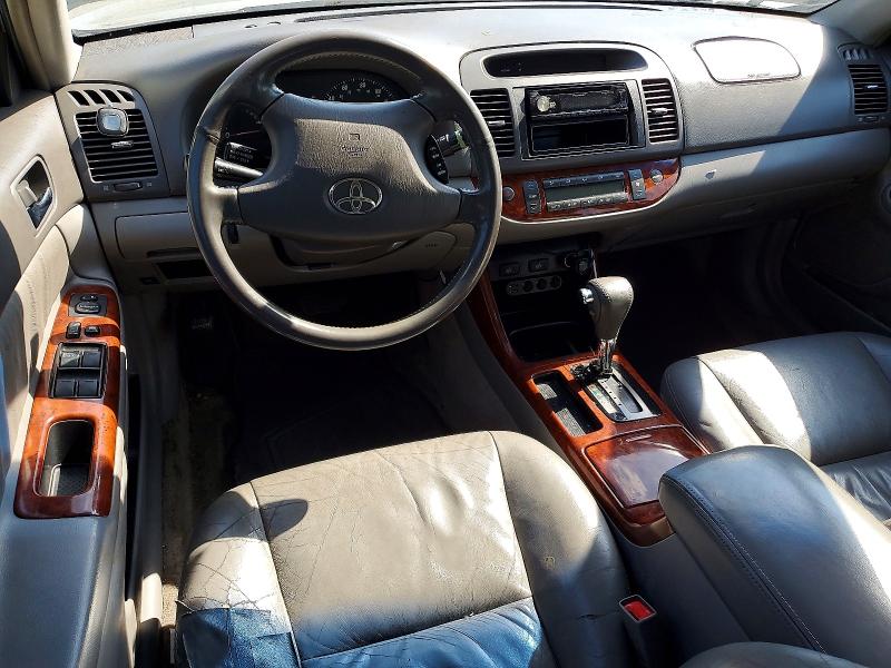 60851676 :رقم المزاد ، 4T1BF30K42U010578 vin ، 2002 Toyota Camry مزاد بيع