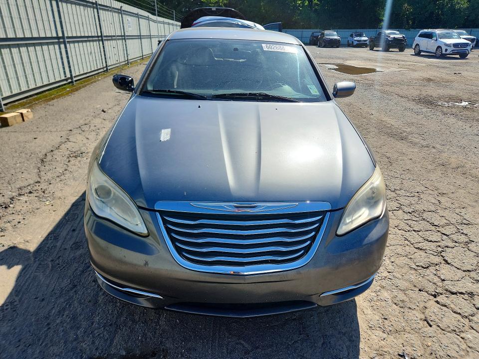 60268876 :رقم المزاد ، 1C3BC1FB1BN602513 vin ، 2011 Chrysler 200 مزاد بيع
