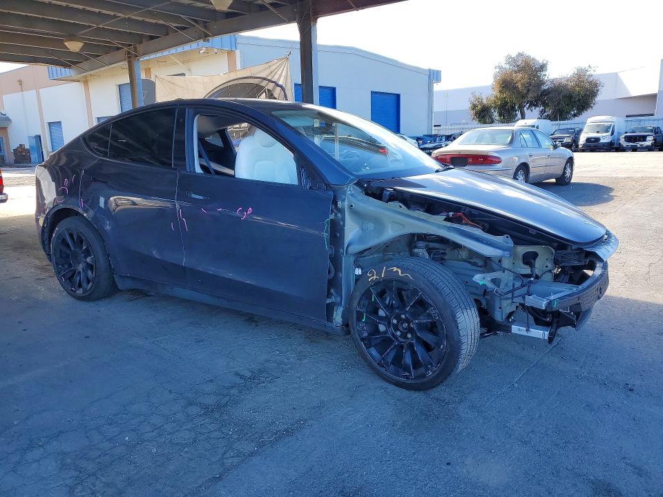 62238926 :رقم المزاد ، 7SAYGAEEXNF429246 vin ، 2022 Tesla Model Y مزاد بيع