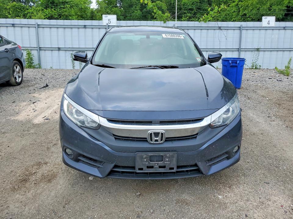 61588396 :رقم المزاد ، JHMFC1F72JX031253 vin ، 2018 Honda Civic مزاد بيع