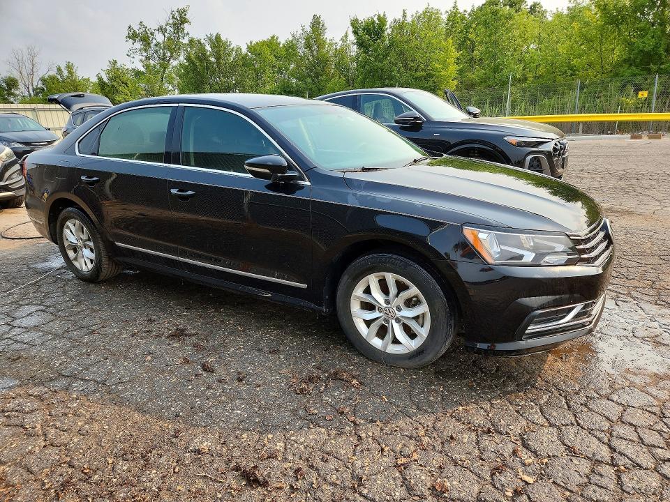 Продаж на аукціоні авто 2017 Volkswagen Passat, vin: 1VWAT7A30HC042723, номер лоту: 62657886