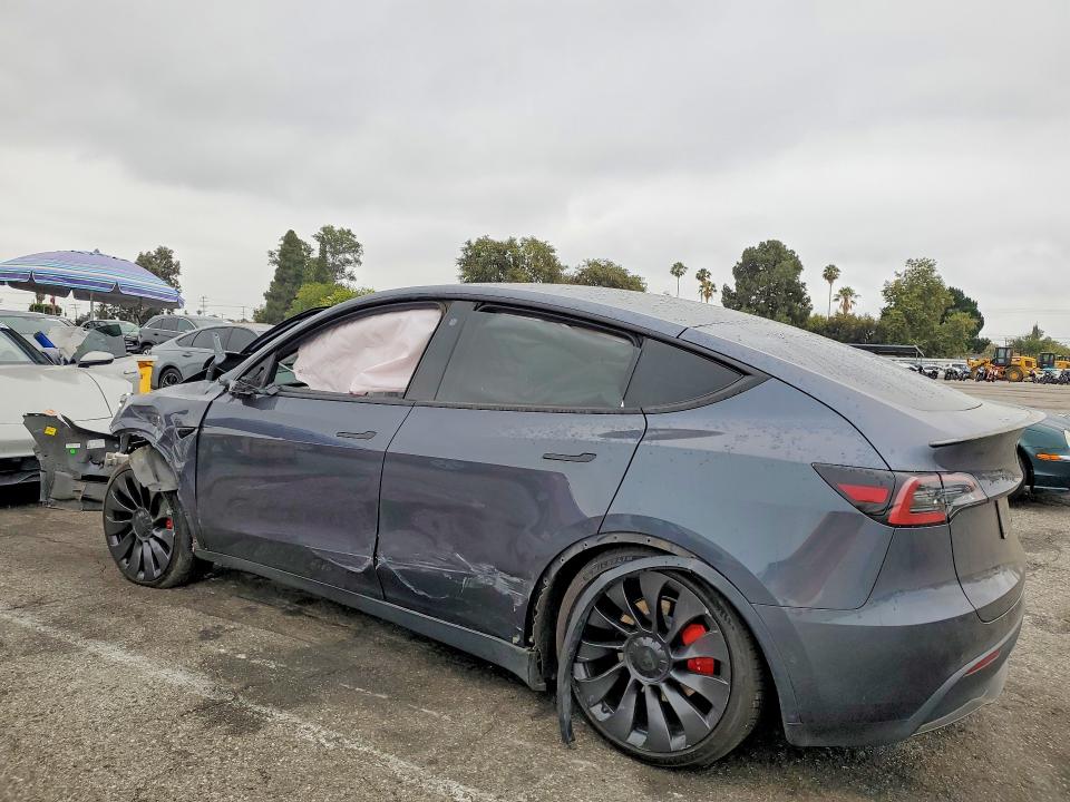 59627316 :رقم المزاد ، 7SAYGDEFXNF551647 vin ، 2022 Tesla Model Y مزاد بيع