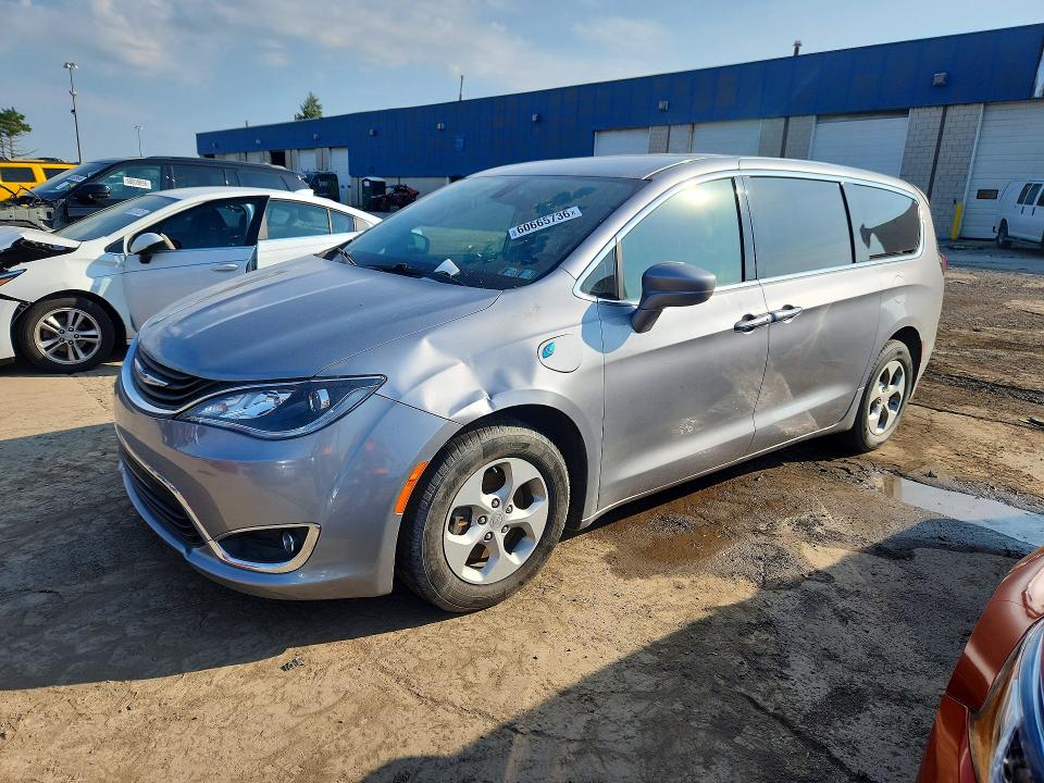 60665736 :رقم المزاد ، 2C4RC1H72HR500703 vin ، 2017 Chrysler Pacifica مزاد بيع