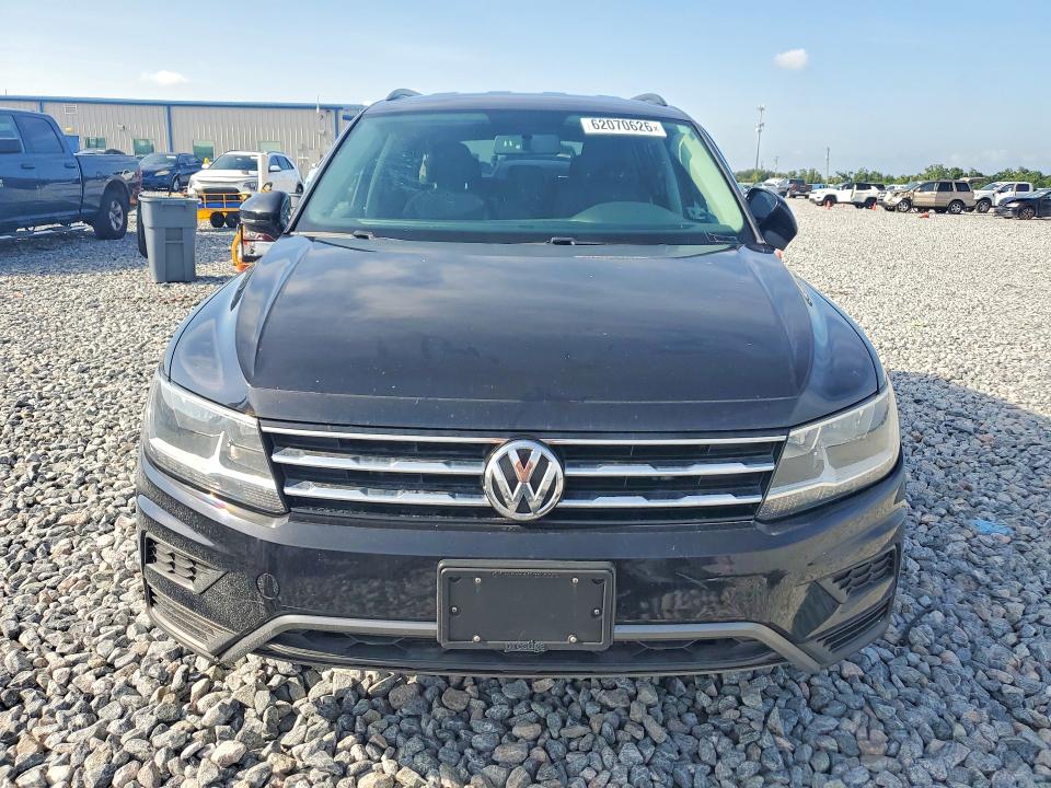 62070626 :رقم المزاد ، 3VV0B7AX8JM083238 vin ، 2018 Volkswagen Tiguan مزاد بيع