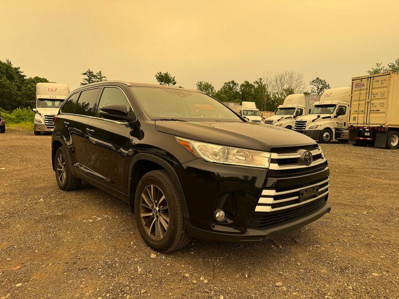 2018 Toyota Highlander მანქანა იყიდება აუქციონზე, vin: 5TDJZRFHXJS897290, აუქციონის ნომერი: 61612596