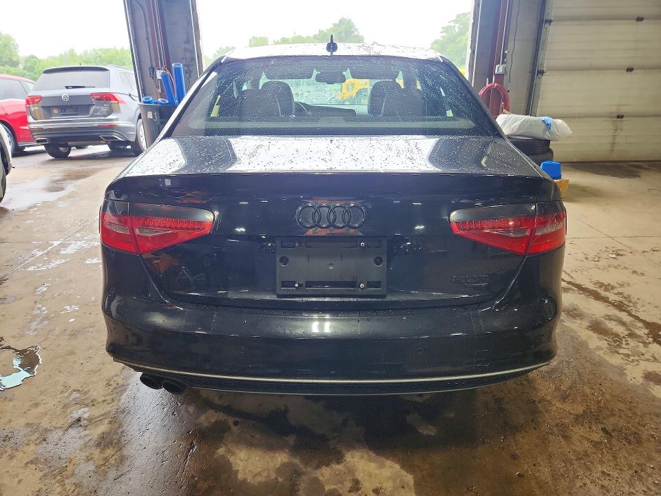 59336026 :رقم المزاد ، WAUFFAFL6FN003140 vin ، 2015 Audi A4 مزاد بيع