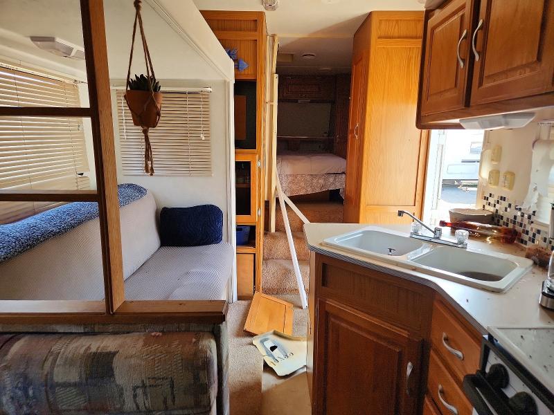 52598676 :رقم المزاد ، 1UJCJ02N8Y5L10141 vin ، 2000 Eagle Recreational Vehicle (rv) مزاد بيع