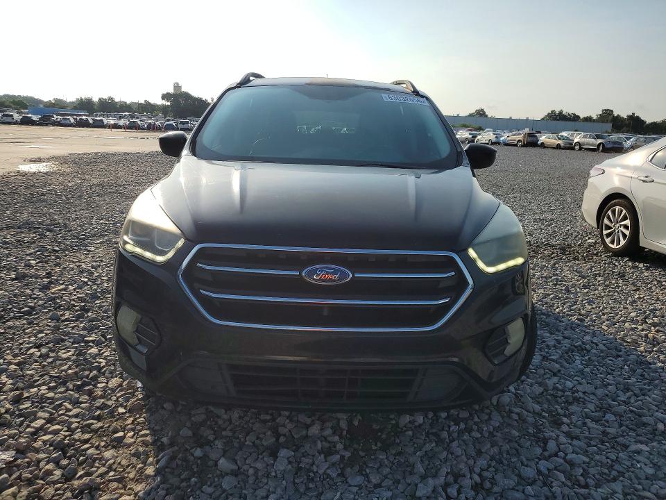 63032656 :رقم المزاد ، 1FMCU0GD7HUD16036 vin ، 2017 Ford Escape مزاد بيع