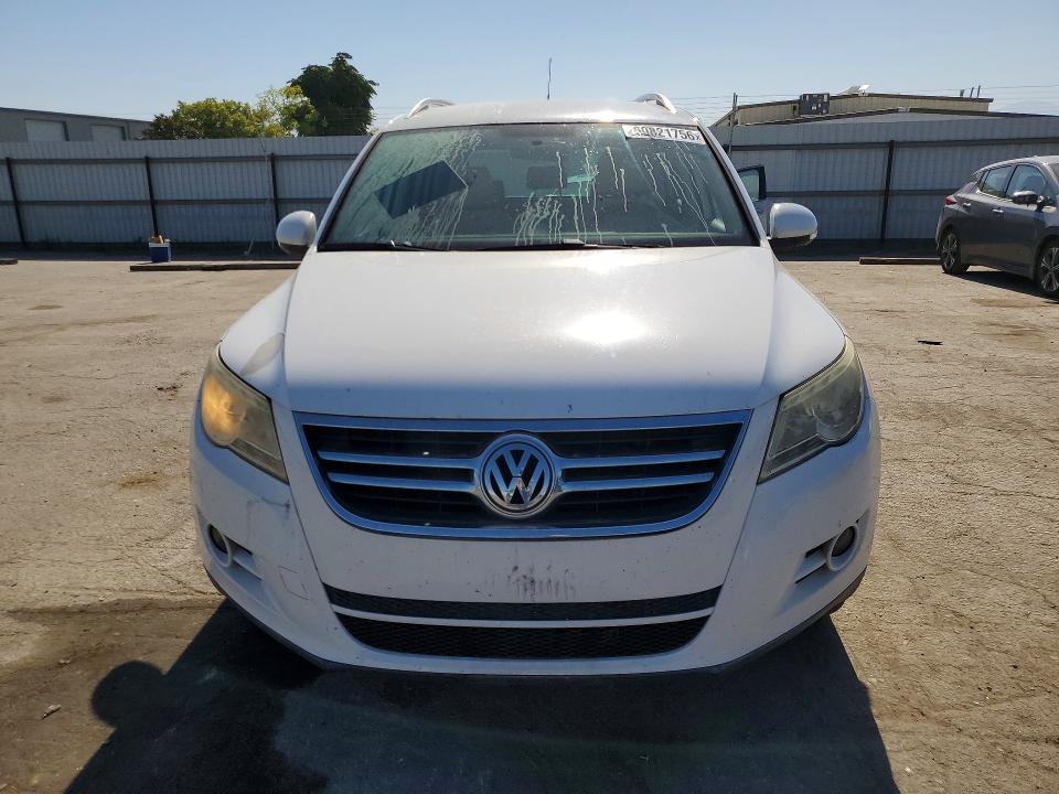 Auction sale of the 2011 Volkswagen Tiguan, vin: WVGAV7AXXBW502181, lot number: 60821756