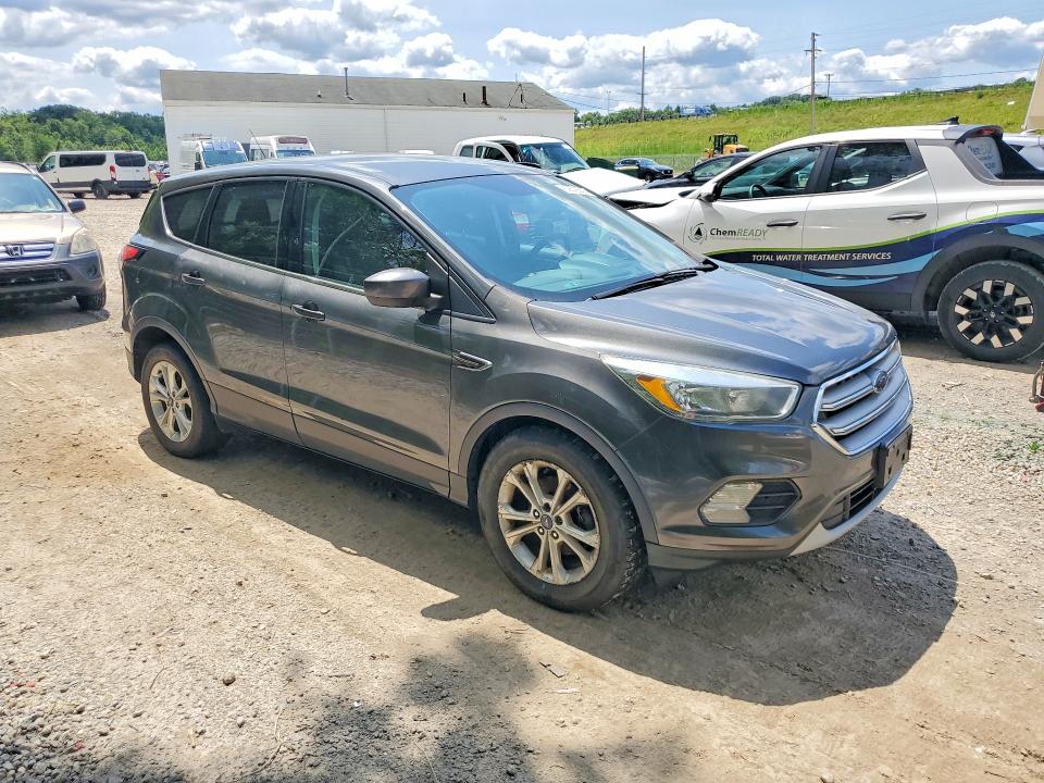 Продаж на аукціоні авто 2017 Ford Escape, vin: 1FMCU0GD5HUD73898, номер лоту: 62576606