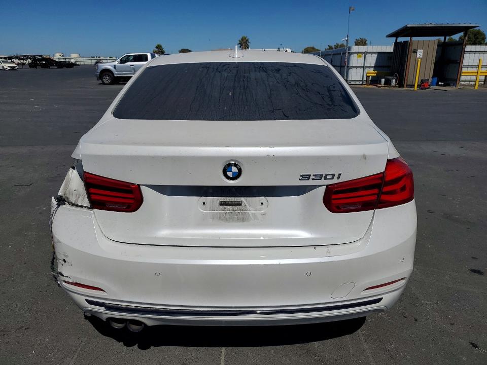 59543156 :رقم المزاد ، WBA8B9G55HNU49818 vin ، 2017 Bmw 330 مزاد بيع
